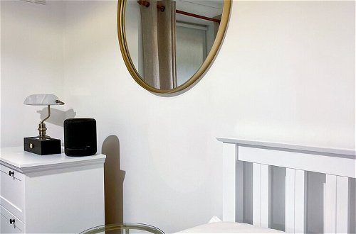 Photo 3 - Immaculate 2-bed Apartment in Rochester