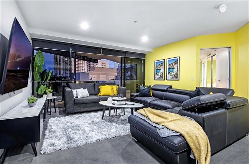 Photo 13 - 2 Bed + Study - Low Floor - Circle on Cavill - Wow Stay
