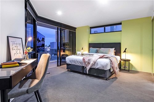 Photo 1 - 2 Bed + Study - Low Floor - Circle on Cavill - Wow Stay