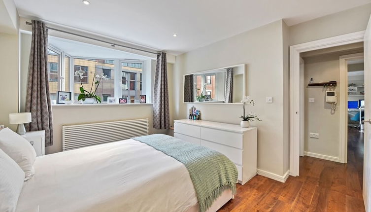 Photo 1 - Chic High-end 1BD Flat - Near Borough Market