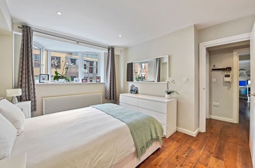 Foto 1 - Chic High-end 1BD Flat - Near Borough Market