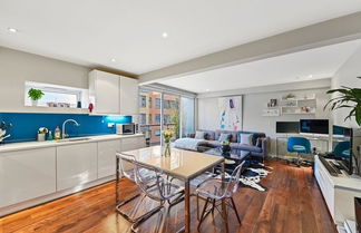 Photo 3 - Chic High-end 1BD Flat - Near Borough Market