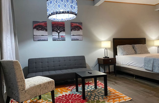 M&M Zavala Hotel and B&B - Photo 13