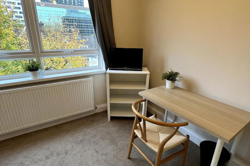 Photo 12 - 2 Bed Flat - 9-12 Mins to Central London Sleeps 4