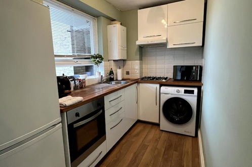 Photo 7 - 2 Bed Flat - 9-12 Mins to Central London Sleeps 4