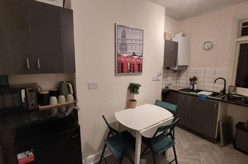 Photo 5 - Impeccable 1 Bedroom Flat in Central London