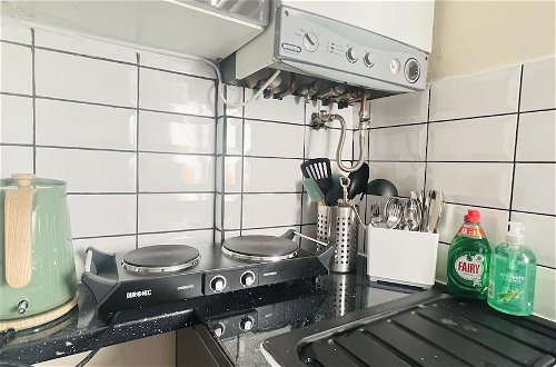 Photo 17 - Impeccable 1 Bedroom Flat in Central London