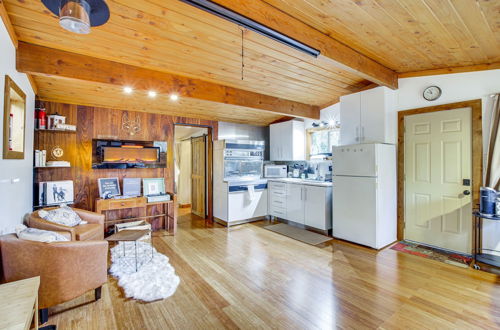 Photo 8 - Arlington Creekside Cabin w/ Hot Tub & Fire Pit