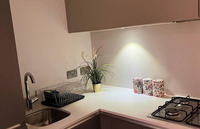 Modern 1 Bed Flat Near Station and City - Foto 9