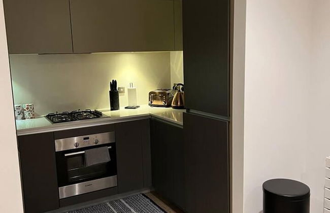 Modern 1 Bed Flat Near Station and City - Foto 8