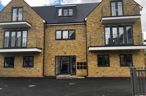 Photo 30 - Skyvillion -vineyard Court- Enfield 2-bed W/garden