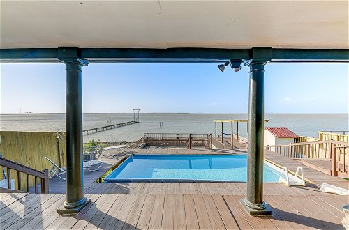 Foto 14 - Scenic Home w/ Private Pool & Dock on Oso Bay