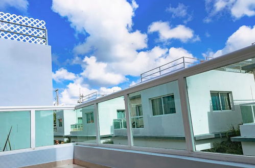 Photo 12 - Luxury Rooftop Pool private secure Villa