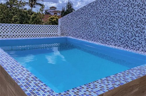 Foto 22 - Luxury Rooftop Pool private secure Villa