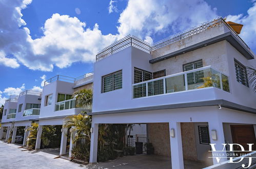 Photo 32 - Luxury Rooftop Pool private secure Villa