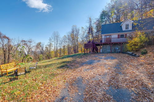 Photo 10 - Mountain-view Blue Ridge Cabin Getaway w/ Fire Pit