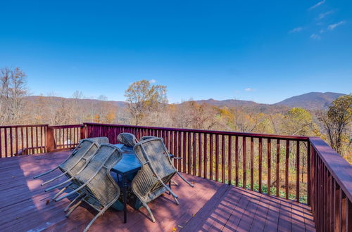 Foto 1 - Mountain-view Blue Ridge Cabin Getaway w/ Fire Pit