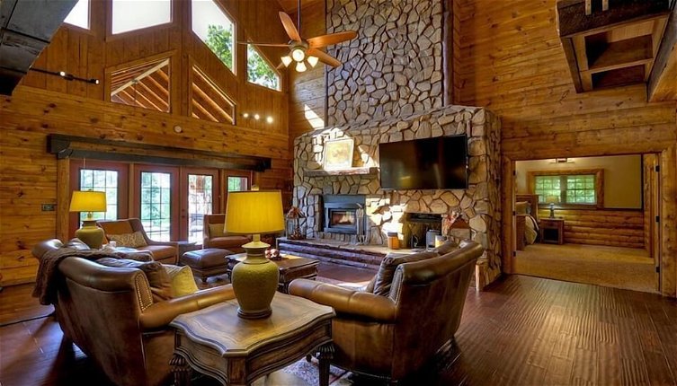Photo 1 - Gorgeous Lodge in Mountains With Fireplace