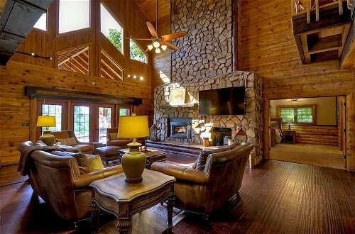 Photo 1 - Gorgeous Lodge in Mountains With Fireplace