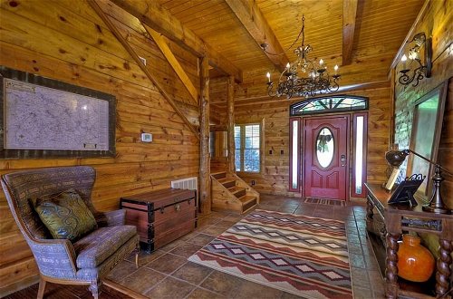 Foto 7 - Gorgeous Lodge in Mountains With Fireplace