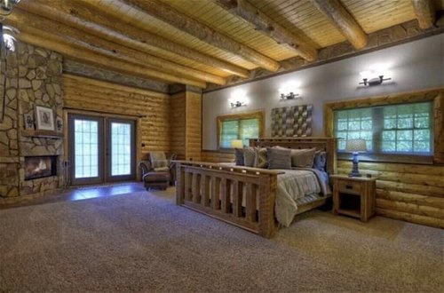 Photo 16 - Gorgeous Lodge in Mountains With Fireplace