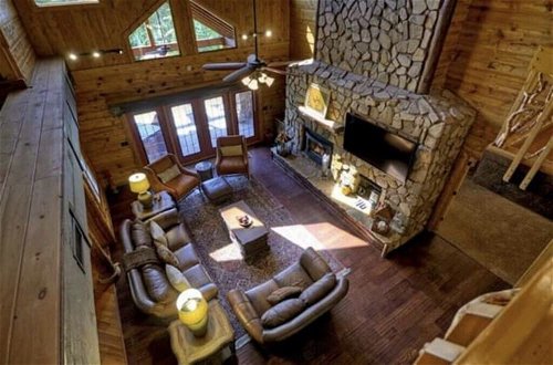 Photo 11 - Gorgeous Lodge in Mountains With Fireplace