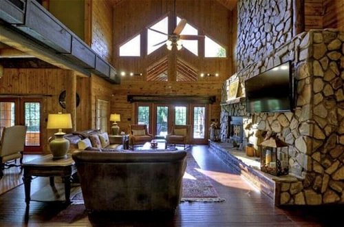 Foto 9 - Gorgeous Lodge in Mountains With Fireplace