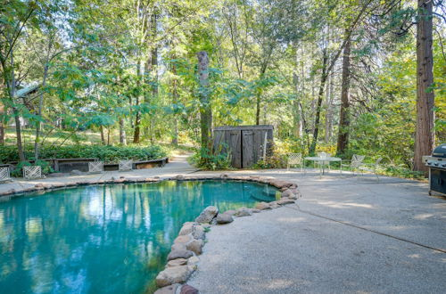 Foto 13 - Secluded Cohasset Home w/ Pool & Screened Porch