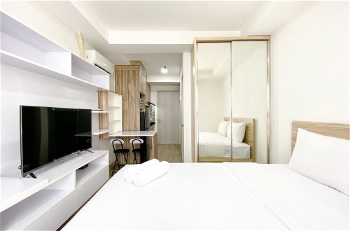 Photo 7 - Homey And Compact Studio At Azalea Suites Apartment