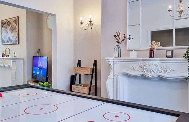 White Cozy House With Pool Table Game Room - Foto 3