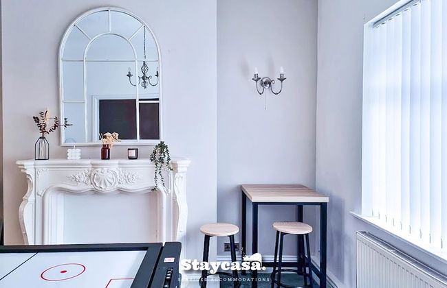 White Cozy House With Pool Table Game Room - Foto 32
