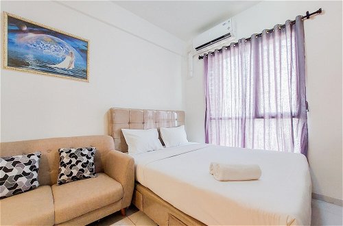 Foto 4 - Super Homey And Nice Studio At Sky House Alam Sutera Apartment