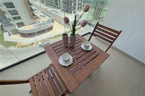 Photo 13 - Luxury StayCation - Comfy Condo With Balcony In The Heart of Meydan