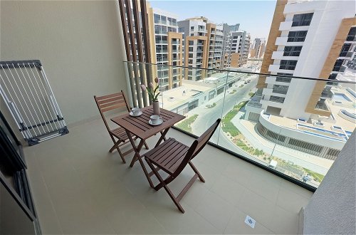 Foto 15 - Luxury StayCation - Comfy Condo With Balcony In The Heart of Meydan