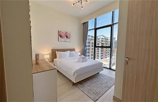 Foto 2 - Luxury StayCation - Comfy Condo With Balcony In The Heart of Meydan