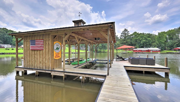 Photo 1 - Lake Sinclair House w/ Lake Access & Kayaks