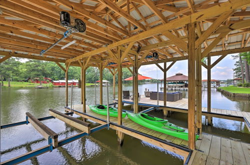 Foto 17 - Lake Sinclair House w/ Lake Access & Kayaks