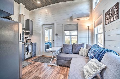 Foto 7 - Splendid Tiny Home With Fire Pit ~ 2 Mi to Lake