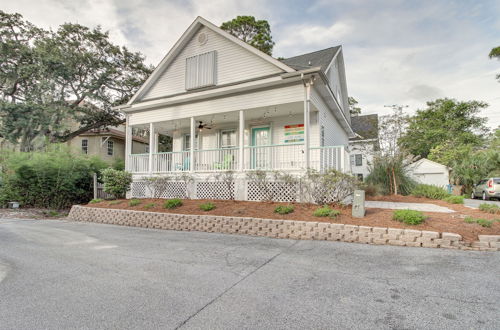 Foto 16 - Lovely Tybee Island Home w/ Deck < 1 Mi to Beach