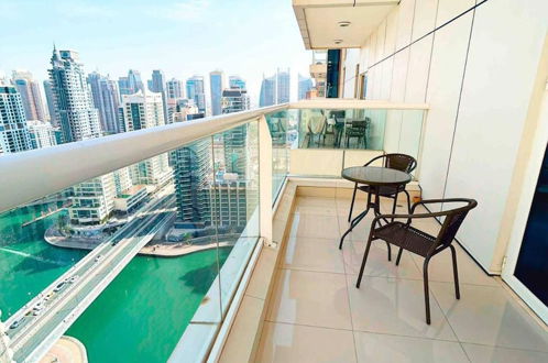 Photo 9 - Lux High Rise Marina Apartment