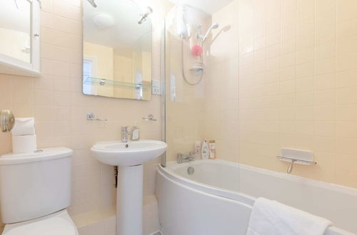 Photo 16 - Spacious 1BD Flat 5 Mins to Paddington Station