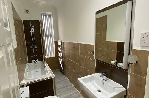 Photo 11 - Charming 2-bed Apartment in Wolverhampton
