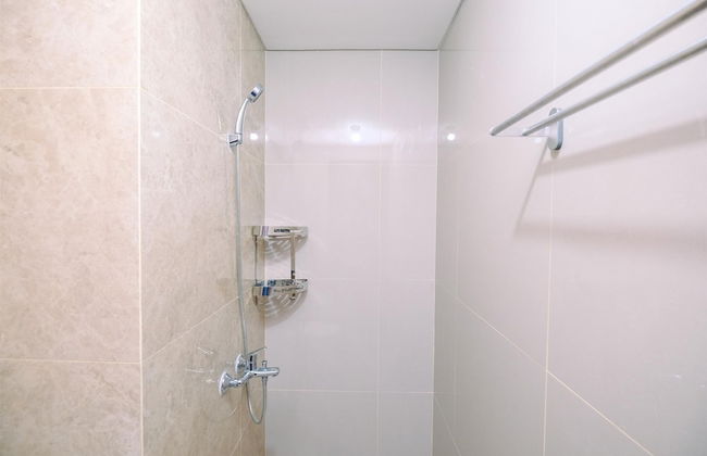 Homey And Modern Look 2Br Transpark Cibubur Apartment - Foto 19