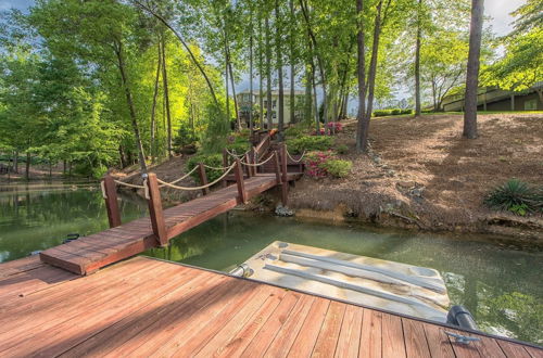 Photo 10 - Lakeside Landing by Avantstay Private Dock