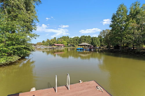 Photo 26 - Lakeside Landing by Avantstay Private Dock