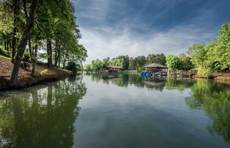 Foto 1 - Lakeside Landing by Avantstay Private Dock