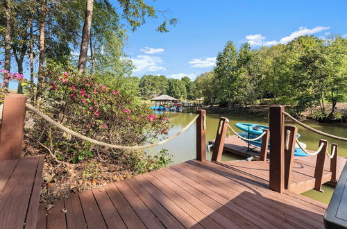 Photo 25 - Lakeside Landing by Avantstay Private Dock