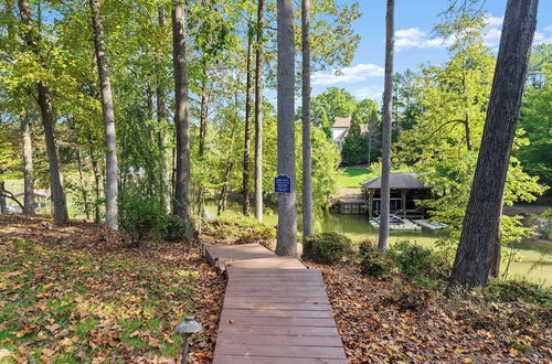 Photo 22 - Lakeside Landing by Avantstay Private Dock