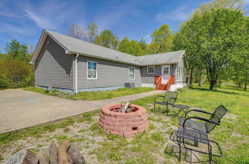 Foto 1 - Pet-friendly Charlestown Retreat w/ On-site Lake