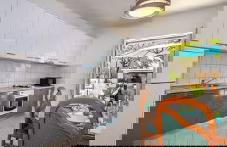 Photo 1 - House MM